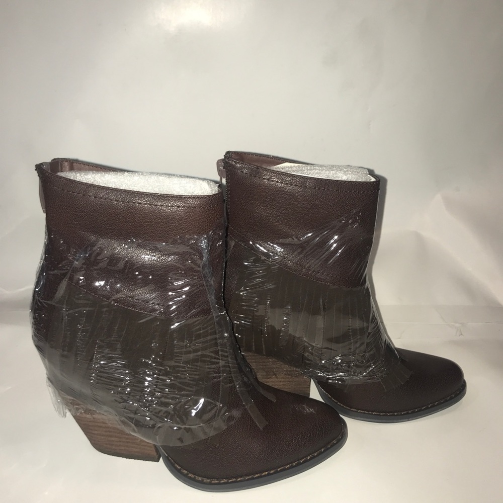 Very Volatile Khloe Leather Ankle Booties Sz 6.5
